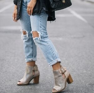 Donald J Pliner Kara Textured Leather Peep-Toe Ankle Boots Heeled Cutout 8.5M